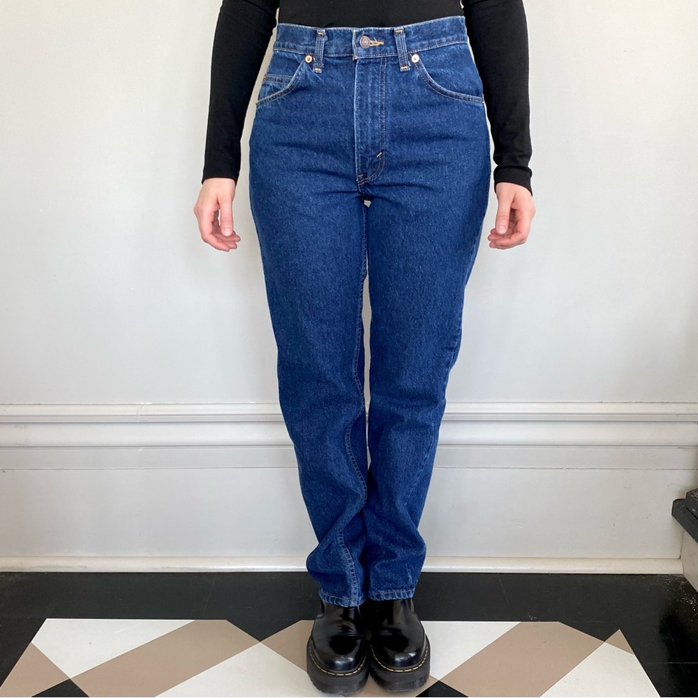 Vintage Levi’s orange tab high-waisted dark-wash jeans. 💙